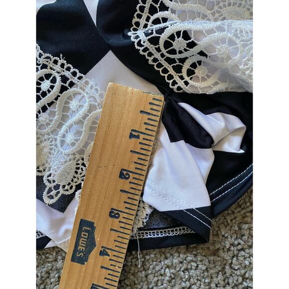 Black and White Chevron Print V-Neck Romper- size medium - Picture 8 of 9